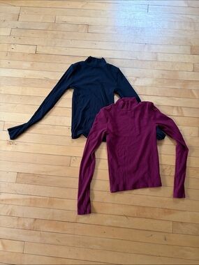 GAP Women's Long Sleeve Turtleneck Tops - Black & Burgundy